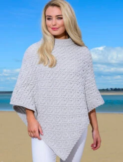 Hawthorn Pattern Aran Poncho -Modekleidung A841 silver marl 10357.1638526135