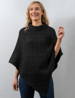 Hawthorn Pattern Aran Poncho -Modekleidung A841 Dark Night 96319.1673753203