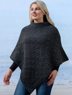 Hawthorn Pattern Aran Poncho -Modekleidung A841 Graphite 77652.1673753204