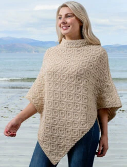 Hawthorn Pattern Aran Poncho -Modekleidung A841 Oatmeal Marl 1 76233.1673753203