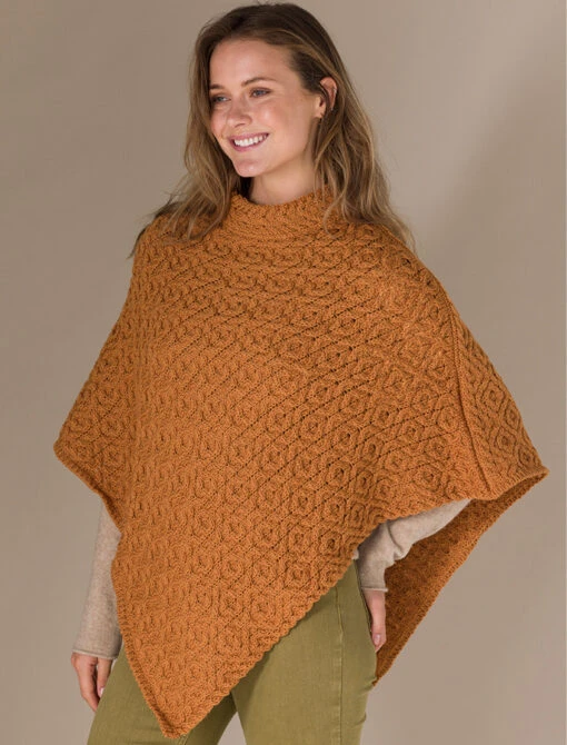 Hawthorn Pattern Aran Poncho – Bild 8