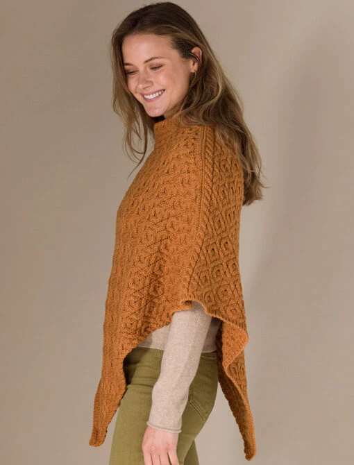 Hawthorn Pattern Aran Poncho – Bild 16