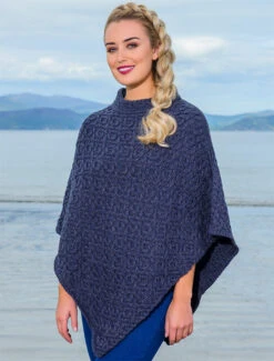 Hawthorn Pattern Aran Poncho -Modekleidung A841ie Navy Marl 43914.1673753204