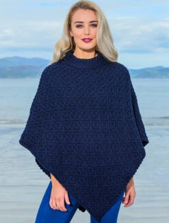 Hawthorn Pattern Aran Poncho -Modekleidung A841ie Navy 02802.1673753204