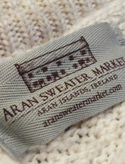 Plated Aran Poncho With Button Detail – Bild 10