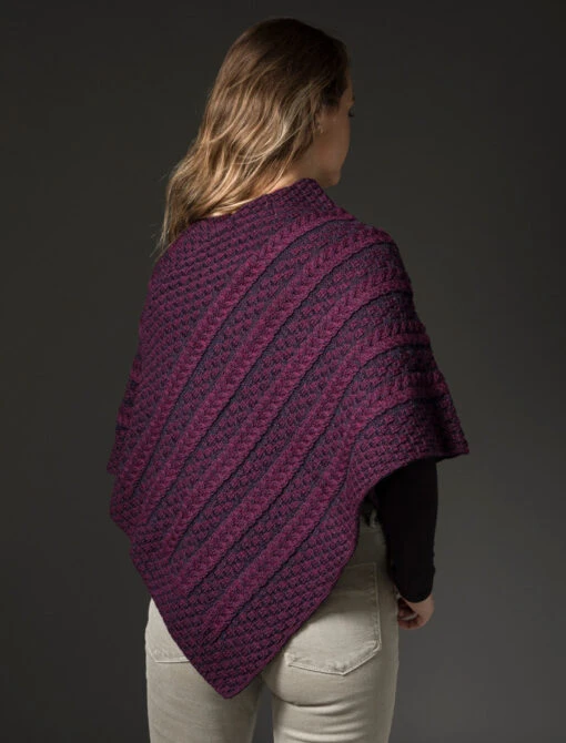 Plated Aran Poncho With Button Detail – Bild 5