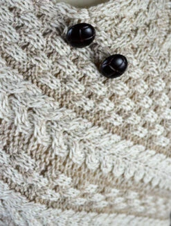 Plated Aran Poncho With Button Detail -Modekleidung B877detail2 41255.1553083631
