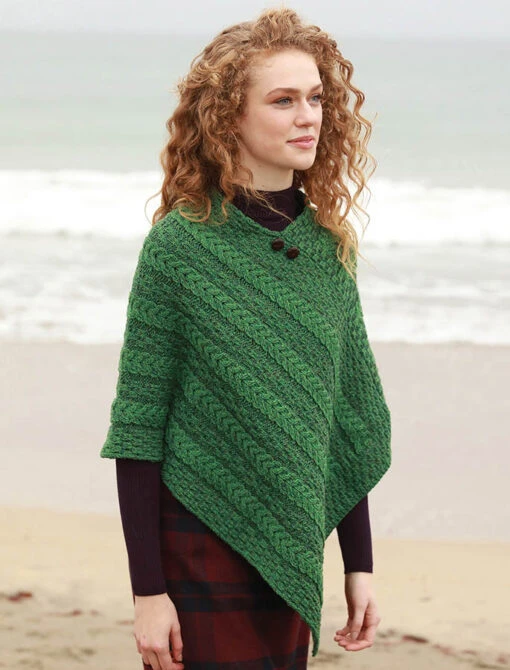 Plated Aran Poncho With Button Detail – Bild 17