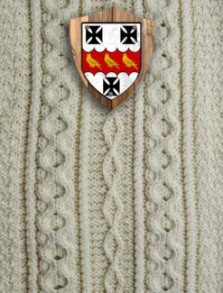 Bradley Clan Aran Throw -Modekleidung Bradley Crest Throw 01210.1615291196