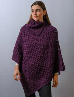 Ladies Merino Button Poncho -Modekleidung CW4784 Damson 94771.1673753065