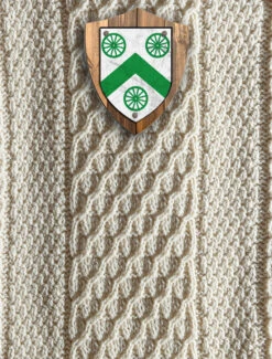 Carter Clan Aran Throw -Modekleidung Carter Crest Throw 26990.1604597398