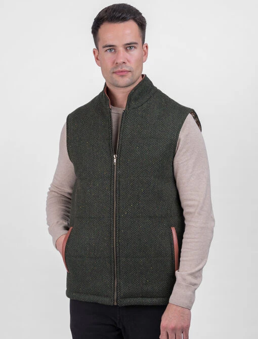 Men's Tweed & Leather Gilet - Green Herringbone – Bild 3