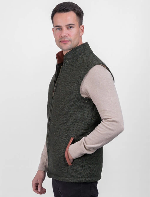 Men's Tweed & Leather Gilet - Green Herringbone – Bild 2