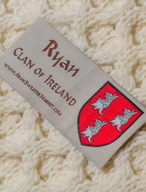 Ryan Clan Aran Poncho – Bild 3