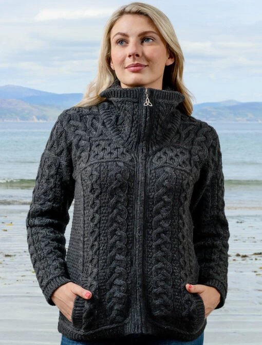 Double Collar Zip Merino Aran Cardigan – Bild 4
