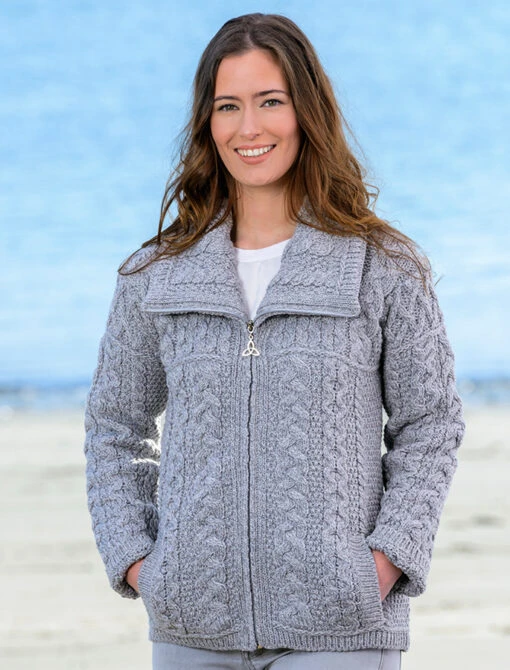 Double Collar Zip Merino Aran Cardigan – Bild 11