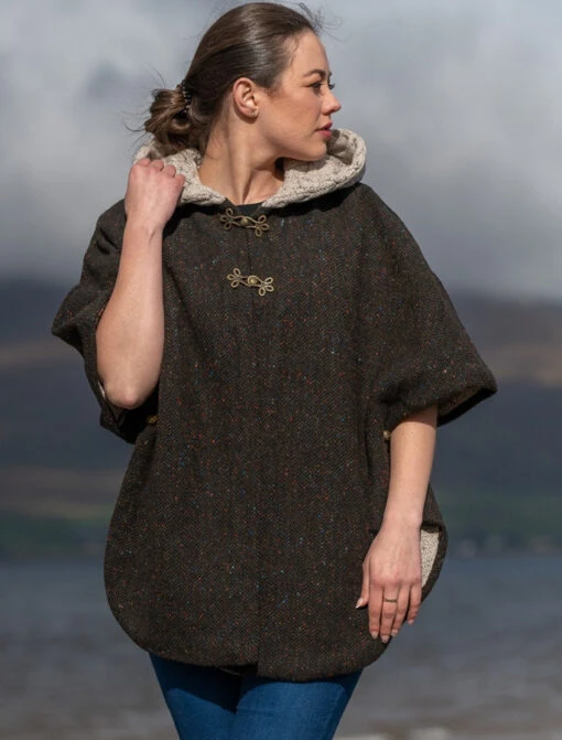Ladies Tweed Cape With Aran Collar -Modekleidung t 31 2 45230.1666052964